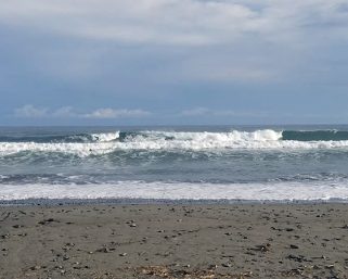 2025/11/6 静波海岸 午後波ありました