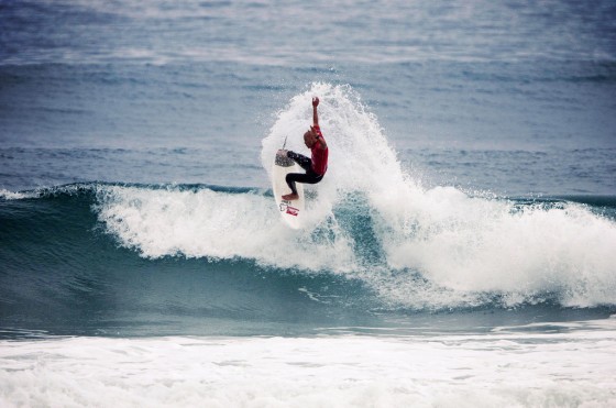 Kelly Slater - Surfing the Quarters © Cazenave