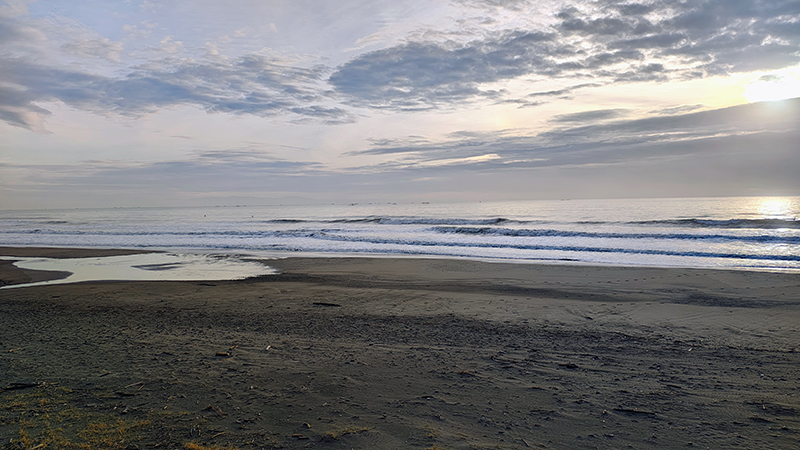 2025/12/25 7:40 片浜海岸