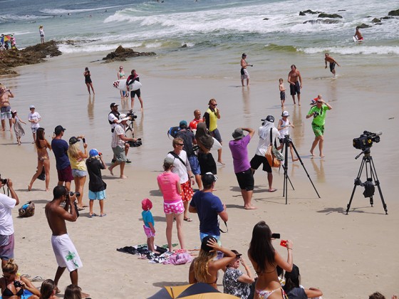 海岸を走っただけでもこのカメラの数 Quiksilver Pro 2013